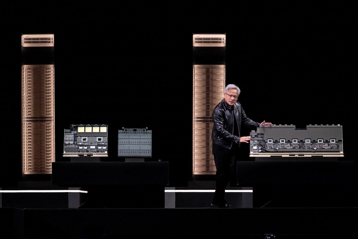تفوق Nvidia في الذكاء الاصطناعي ينتقل من قوة GPU إلى تنظيم الأنظمة الكاملة